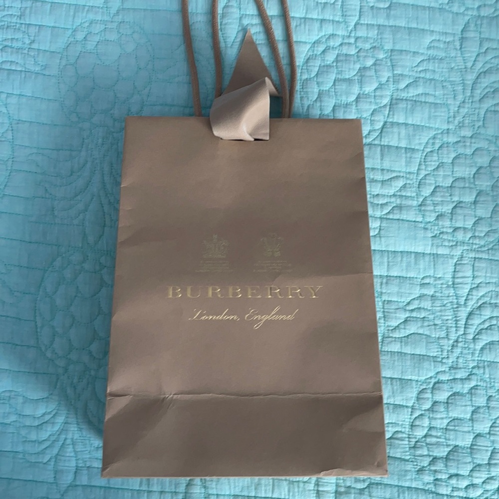 Men’s Burberry bifold wallet